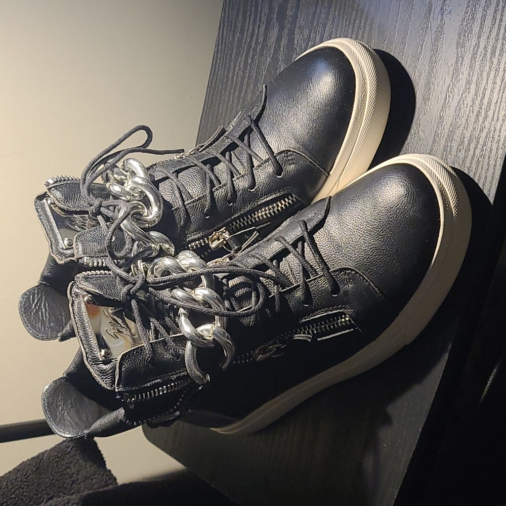 Giuseppe zanotti sneakers leather in great condition